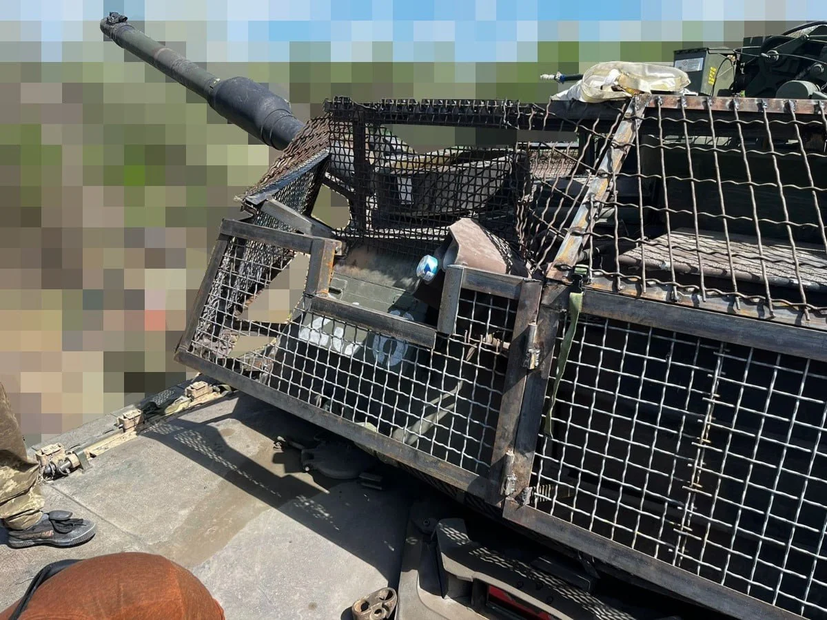Welded joint detail of anti-drone cage armor