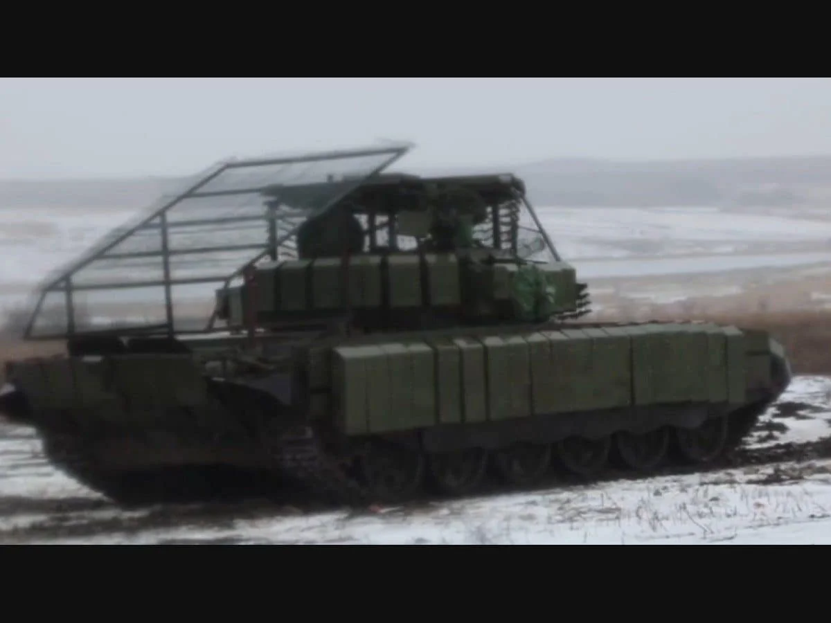 Dengtai welding workshop with military armor components